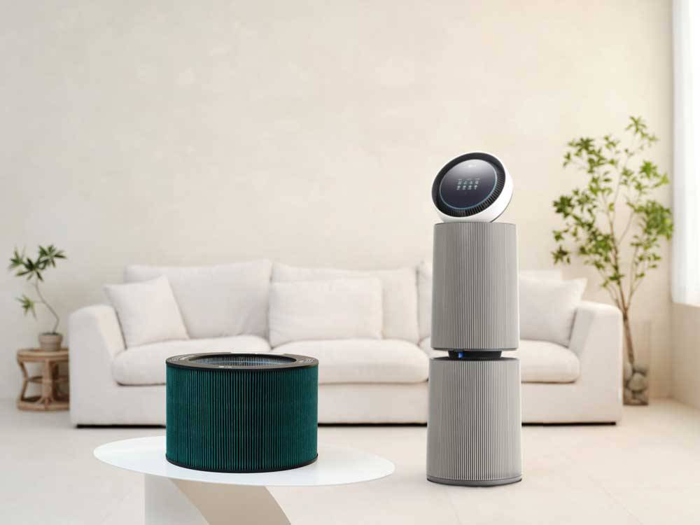 LG 퓨리케어 AI 360˚ 공기청정기와 전용 필터 / 출처=LG전자